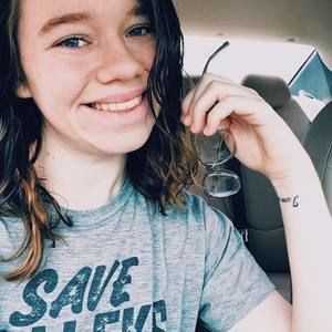 Meet your Posher, Andrea